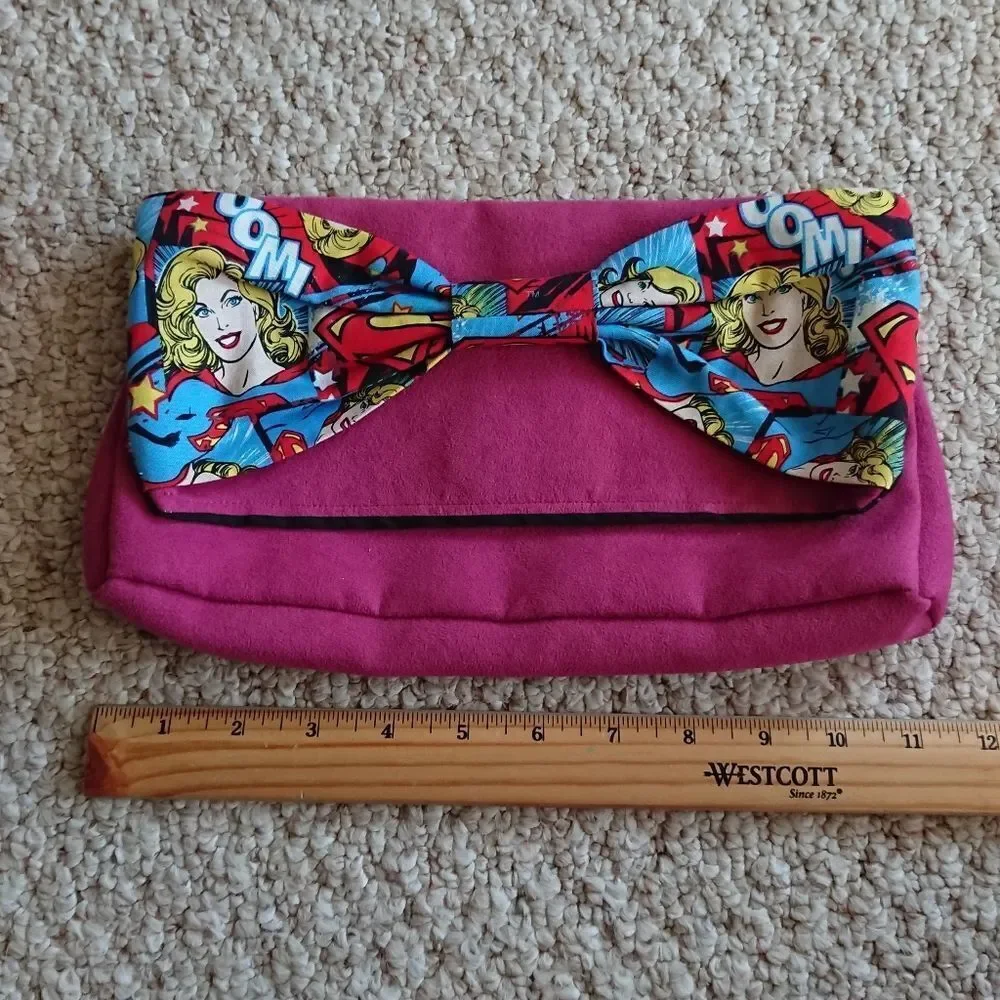 Superwoman bow clutch in Magenta